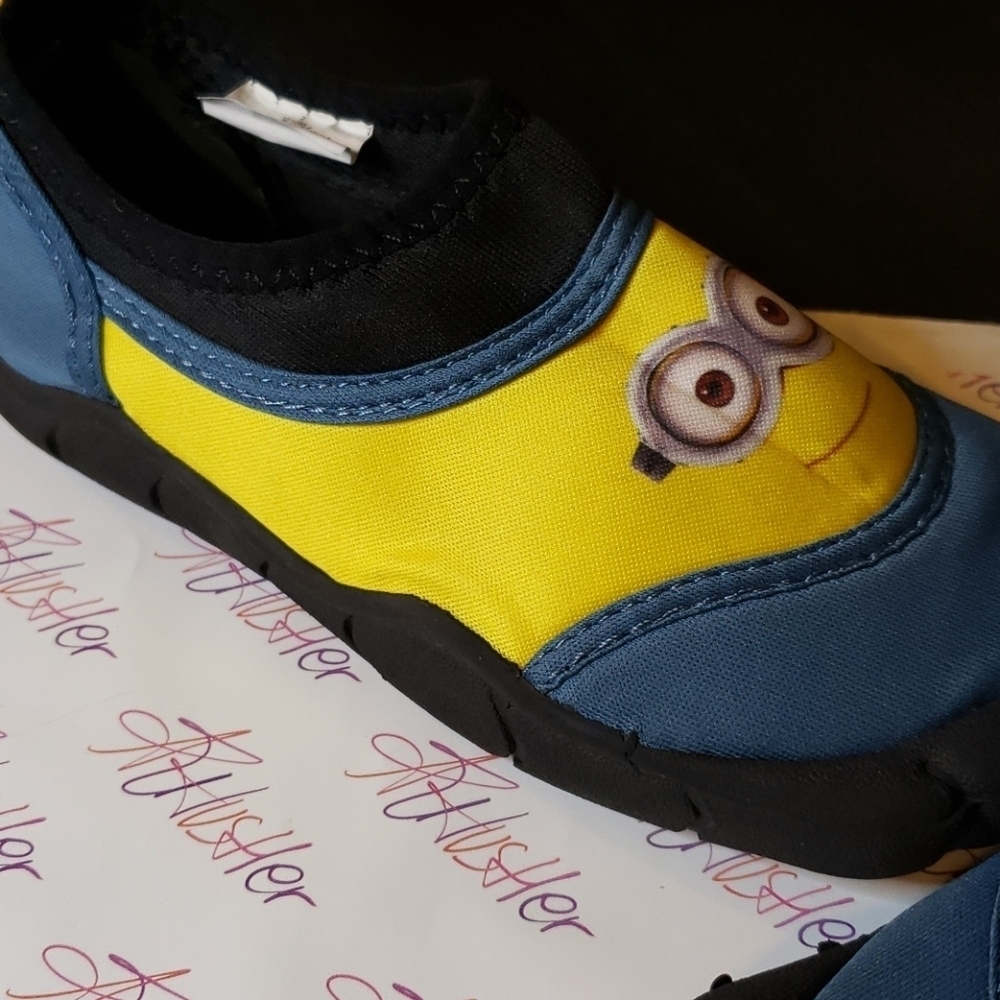 Minions kids water shoes Size 2 Kids - Picture 7 of 16